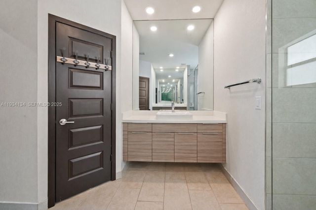 8723 NW 161st Ter, Miami Lakes, FL 33018