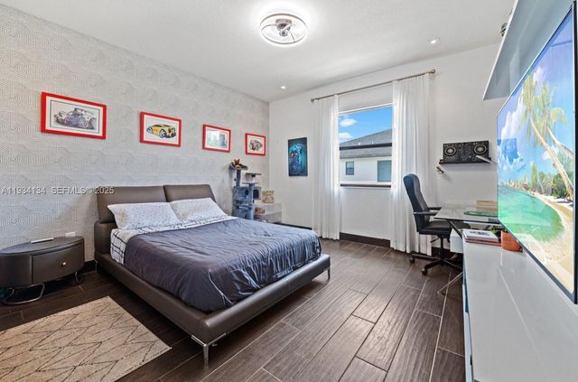 8723 NW 161st Ter, Miami Lakes, FL 33018