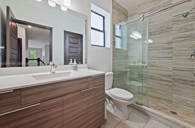 8723 NW 161st Ter, Miami Lakes, FL 33018