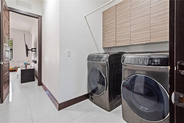 8723 NW 161st Ter, Miami Lakes, FL 33018