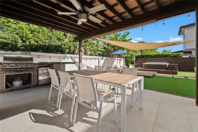 8723 NW 161st Ter, Miami Lakes, FL 33018