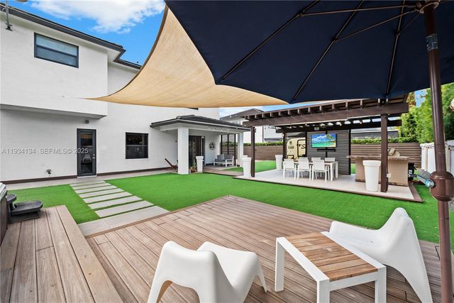 8723 NW 161st Ter, Miami Lakes, FL 33018