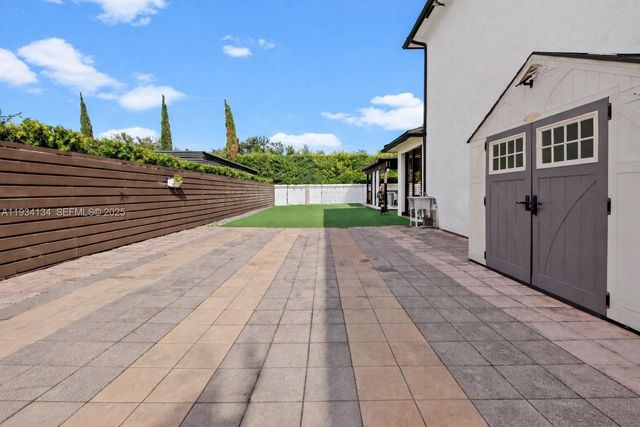 8723 NW 161st Ter, Miami Lakes, FL 33018