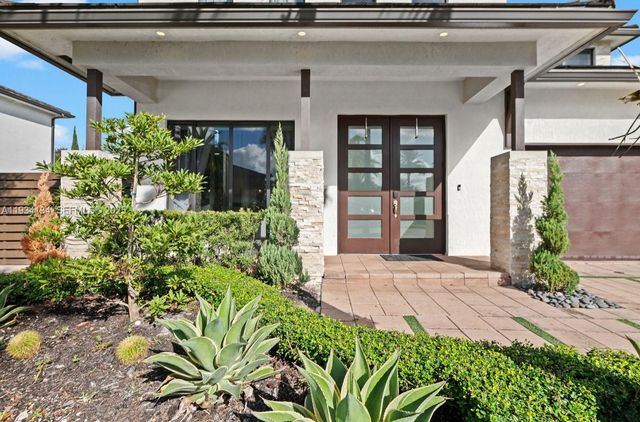 8723 NW 161st Ter, Miami Lakes, FL 33018