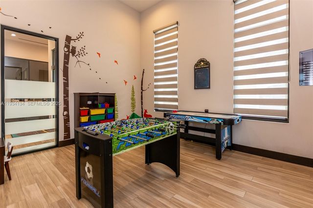 8723 NW 161st Ter, Miami Lakes, FL 33018