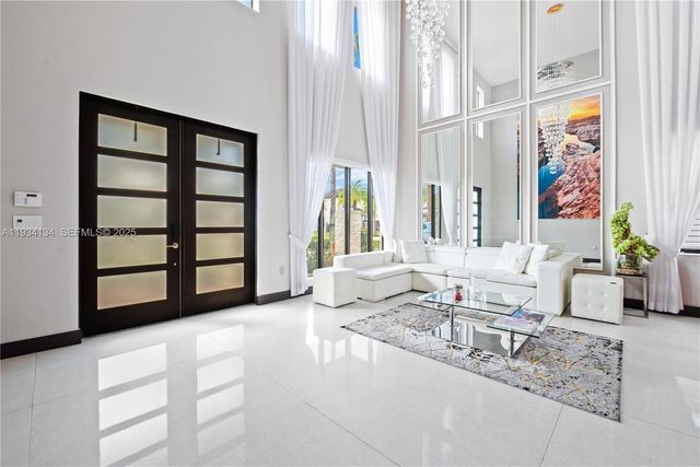 8723 NW 161st Ter, Miami Lakes, FL 33018