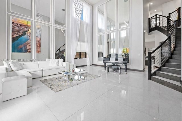 8723 NW 161st Ter, Miami Lakes, FL 33018