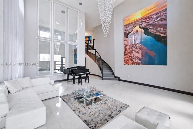 8723 NW 161st Ter, Miami Lakes, FL 33018