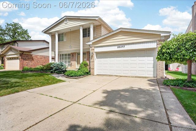 20257 Coachwood Road W, Riverview, MI 48193