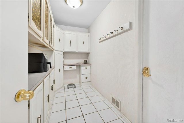 20257 Coachwood Road W, Riverview, MI 48193