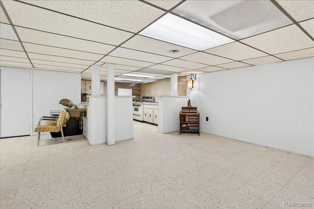 20257 Coachwood Road W, Riverview, MI 48193