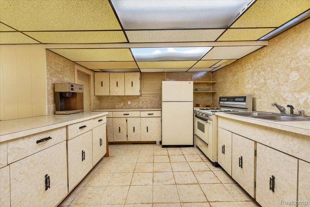 20257 Coachwood Road W, Riverview, MI 48193