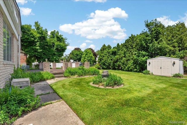 20257 Coachwood Road W, Riverview, MI 48193