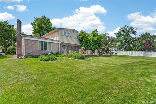 20257 Coachwood Road W, Riverview, MI 48193