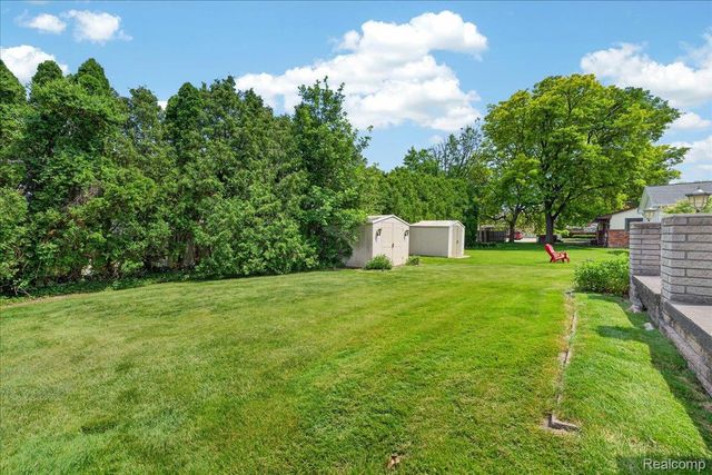 20257 Coachwood Road W, Riverview, MI 48193