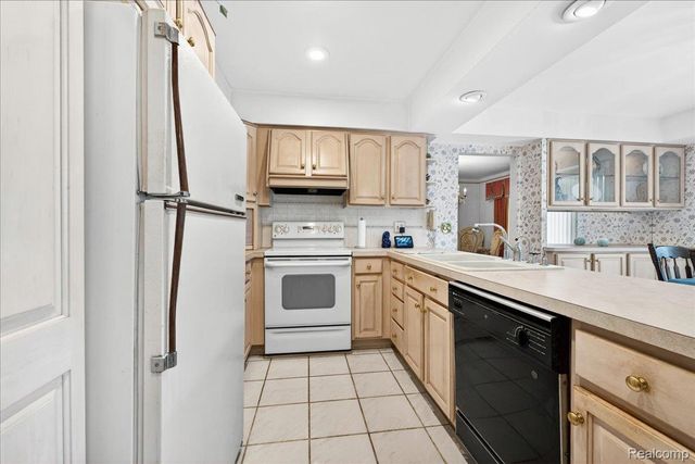 20257 Coachwood Road W, Riverview, MI 48193