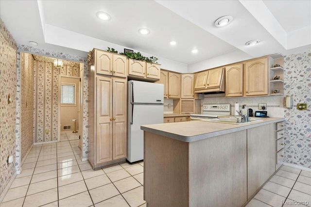 20257 Coachwood Road W, Riverview, MI 48193