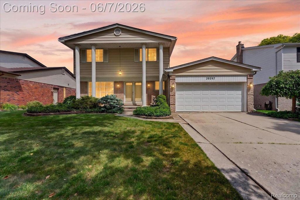 20257 Coachwood Road W, Riverview, MI 48193