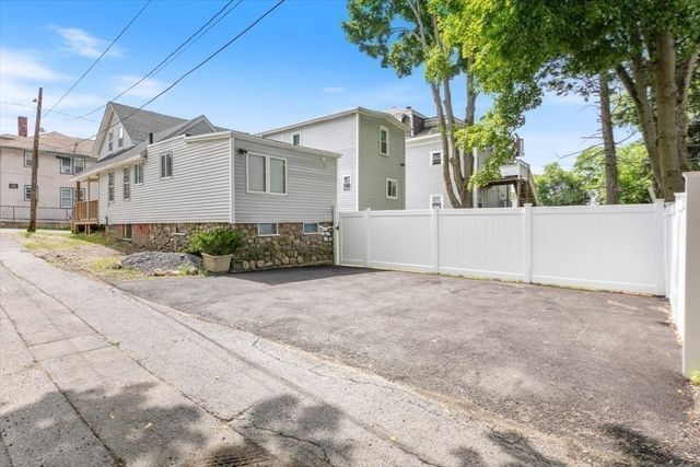 14-16 Bartlett Ave 16, Haverhill, MA 01830