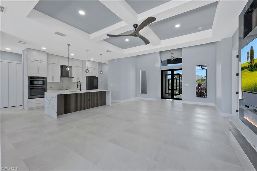 Image 10 of property listing at 2017 SW 31st TER, Cape Coral, FL 33914