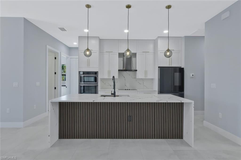 Image 11 of property listing at 2017 SW 31st TER, Cape Coral, FL 33914