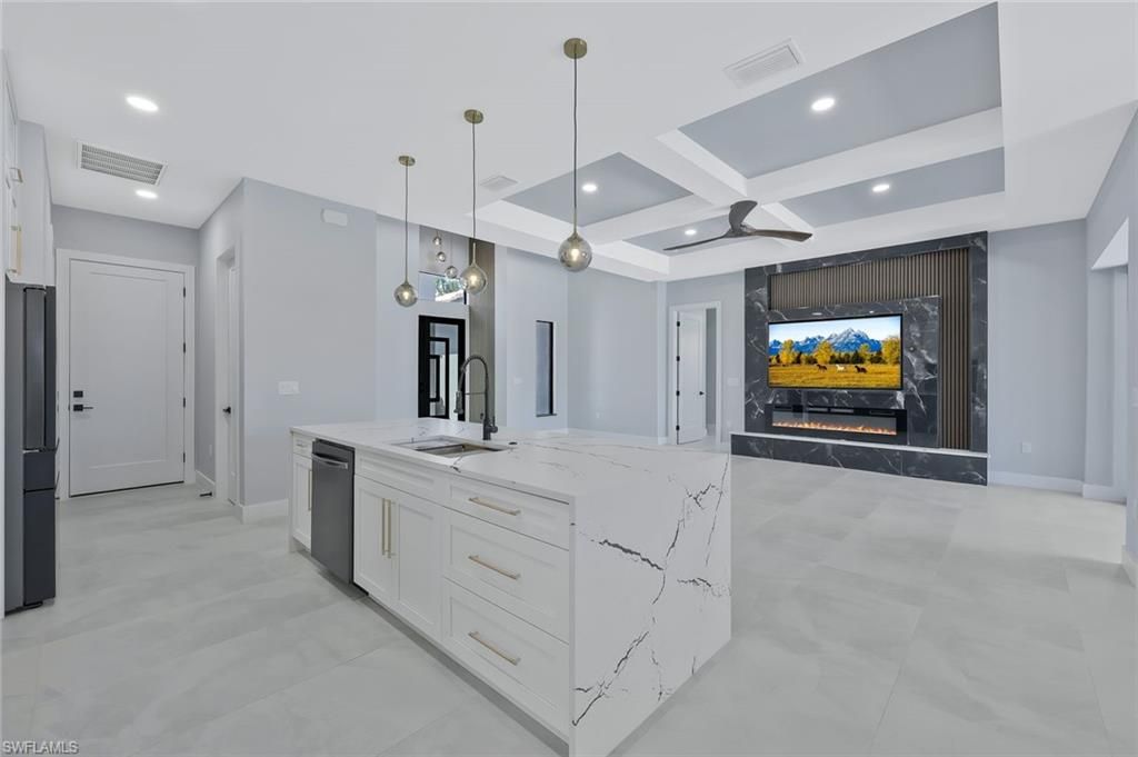 Image 14 of property listing at 2017 SW 31st TER, Cape Coral, FL 33914