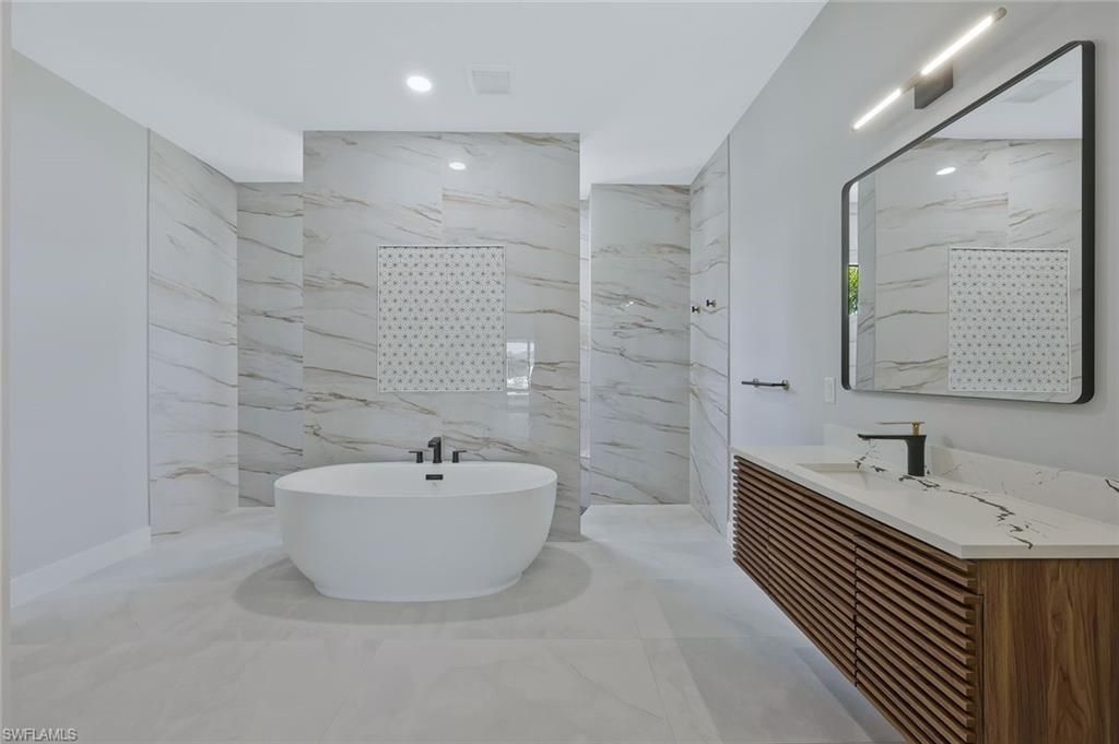 Image 17 of property listing at 2017 SW 31st TER, Cape Coral, FL 33914