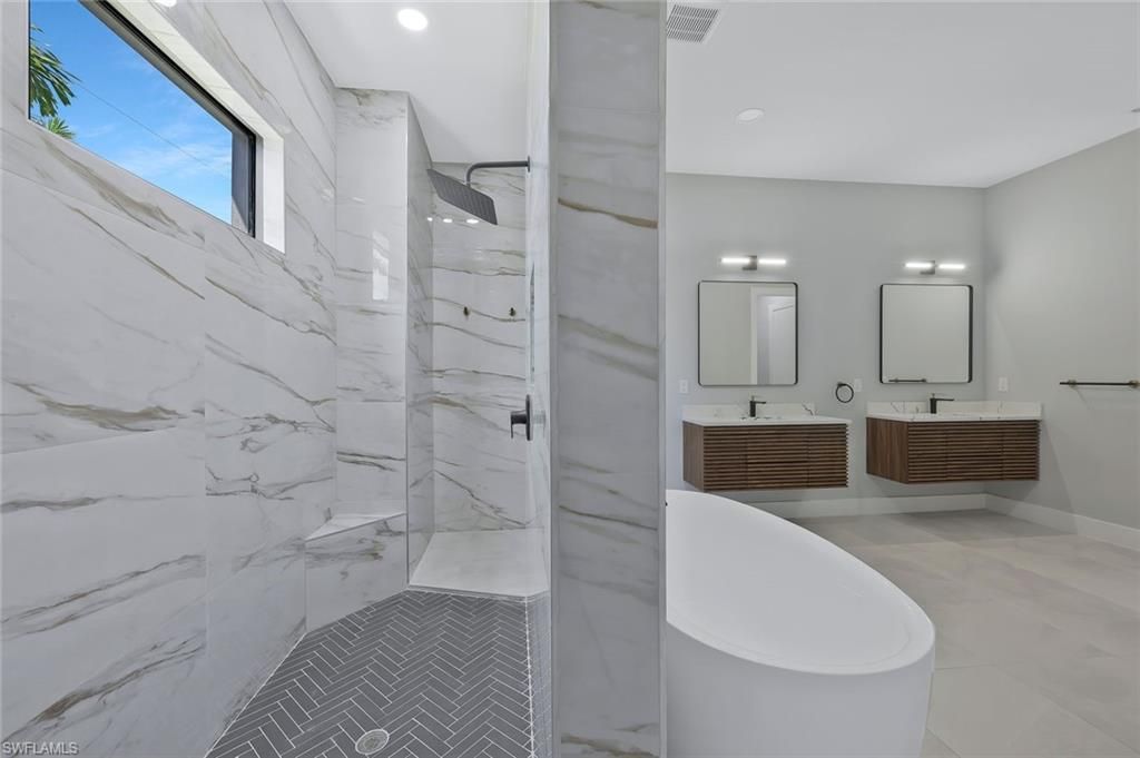 Image 18 of property listing at 2017 SW 31st TER, Cape Coral, FL 33914