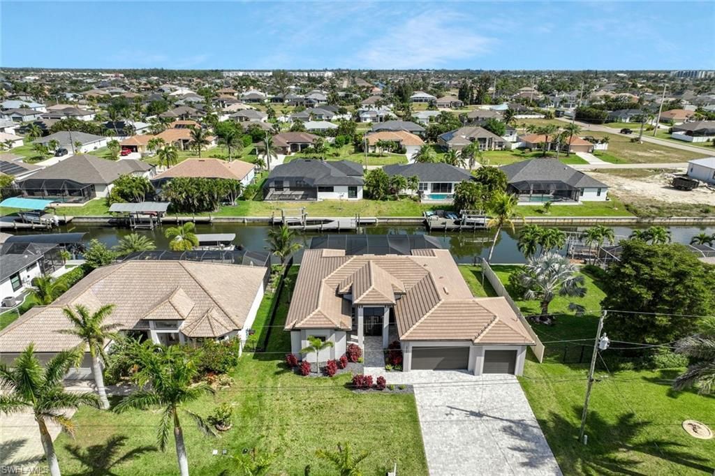 Image 5 of property listing at 2017 SW 31st TER, Cape Coral, FL 33914