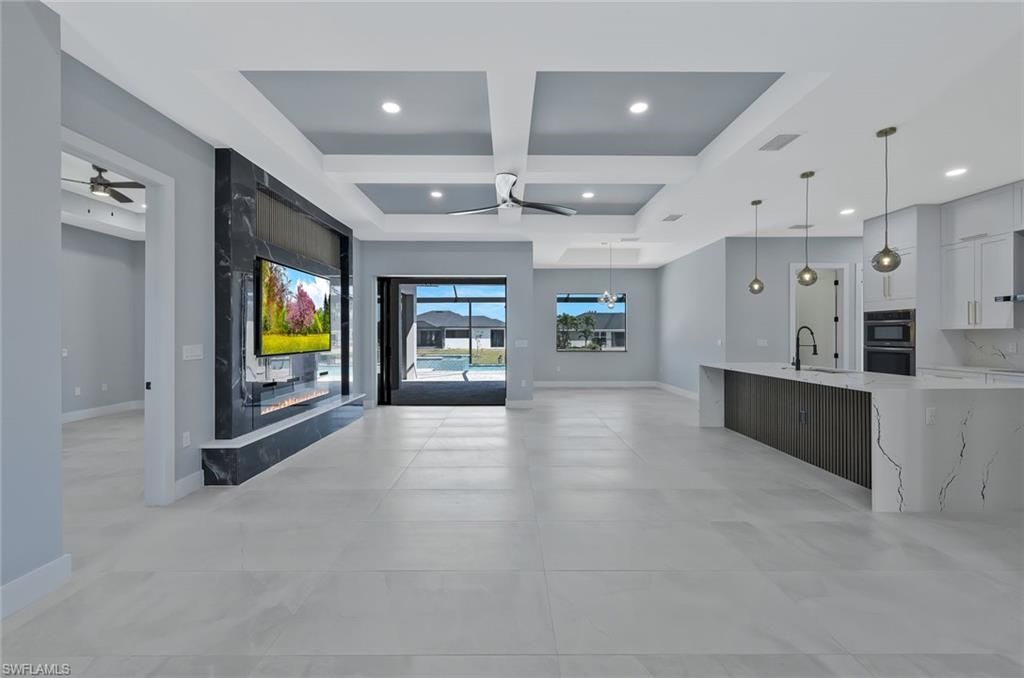 Image 8 of property listing at 2017 SW 31st TER, Cape Coral, FL 33914