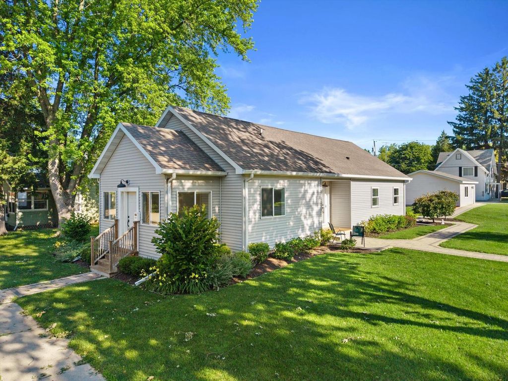 403 Walworth STREET, Lake Geneva, WI 53147