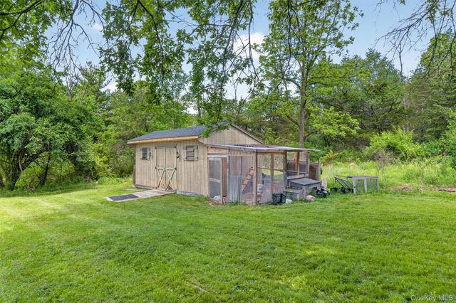 82 Barnes Road, Washingtonville, NY 10992