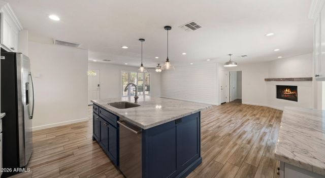 2255 E PIESTEWA PEAK Drive, Phoenix, AZ 85016
