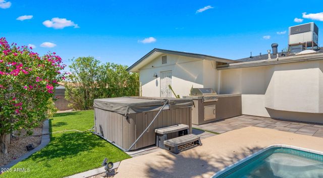 2255 E PIESTEWA PEAK Drive, Phoenix, AZ 85016
