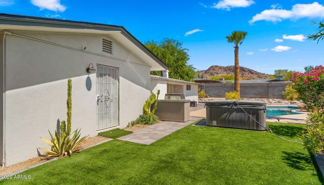 2255 E PIESTEWA PEAK Drive, Phoenix, AZ 85016