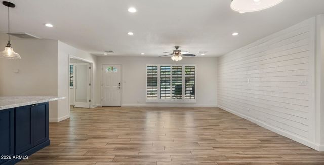 2255 E PIESTEWA PEAK Drive, Phoenix, AZ 85016