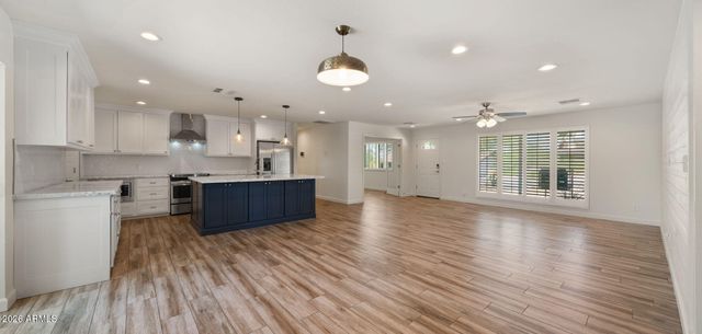 2255 E PIESTEWA PEAK Drive, Phoenix, AZ 85016