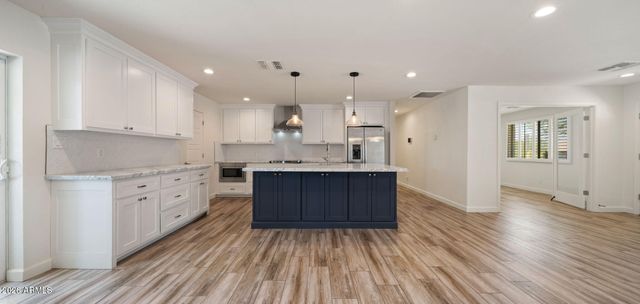2255 E PIESTEWA PEAK Drive, Phoenix, AZ 85016