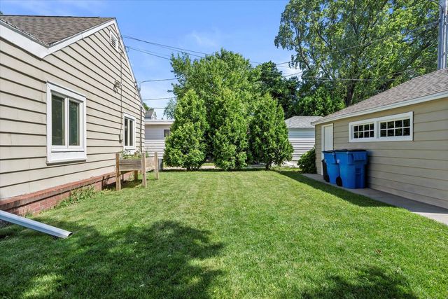 150 E Fairmount AVENUE, Whitefish Bay, WI 53217