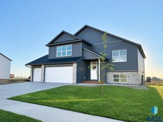 2720 S Copper Creek Ave Avenue, Sioux Falls, SD 57110