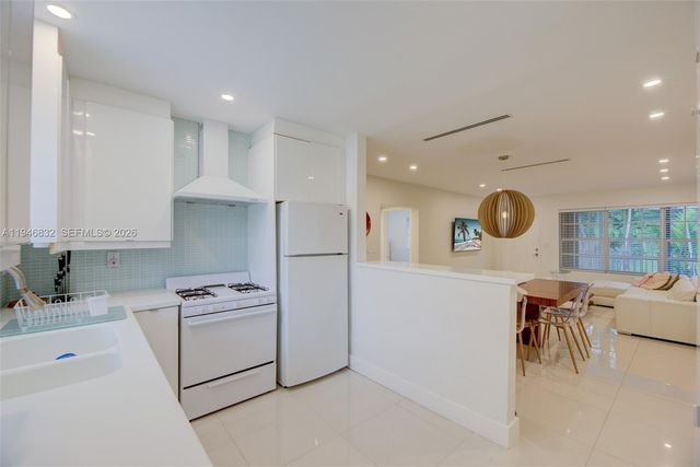 1125 99th St 12, Bay Harbor Islands, FL 33154