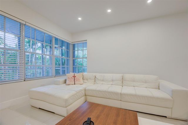 1125 99th St 12, Bay Harbor Islands, FL 33154