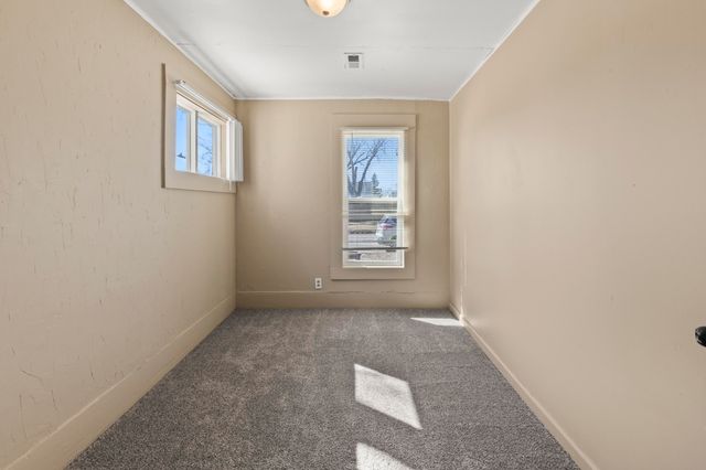 1917 S 11TH Street, Council Bluffs, IA 51501