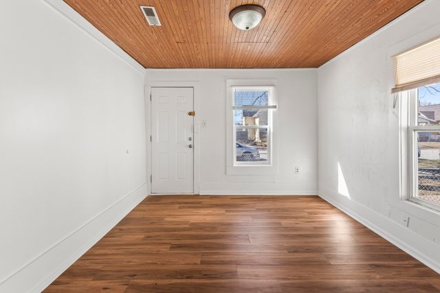 1917 S 11TH Street, Council Bluffs, IA 51501