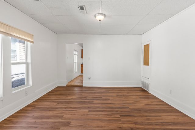 1917 S 11TH Street, Council Bluffs, IA 51501