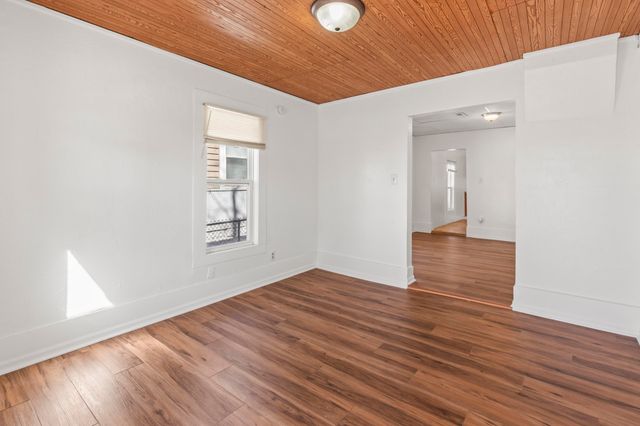 1917 S 11TH Street, Council Bluffs, IA 51501