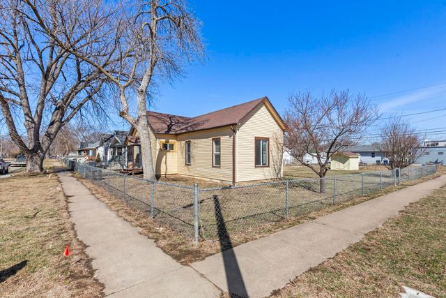 1917 S 11TH Street, Council Bluffs, IA 51501