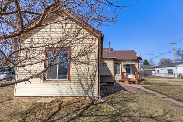 1917 S 11TH Street, Council Bluffs, IA 51501