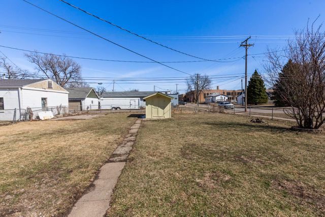 1917 S 11TH Street, Council Bluffs, IA 51501