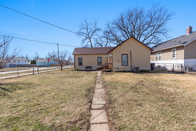 1917 S 11TH Street, Council Bluffs, IA 51501